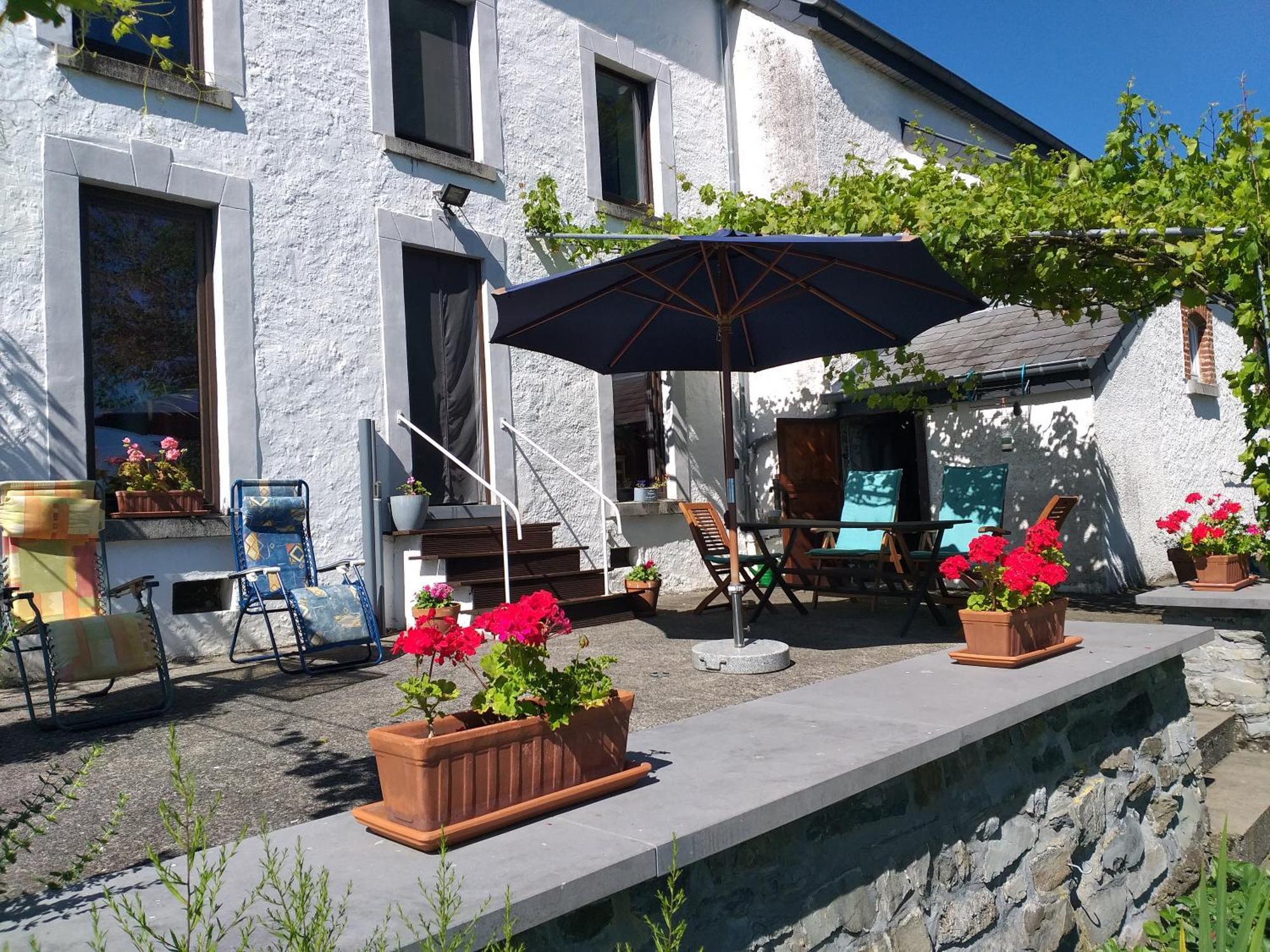 Gite L'Ecole De Ma Mere Villa Bertogne Exteriör bild